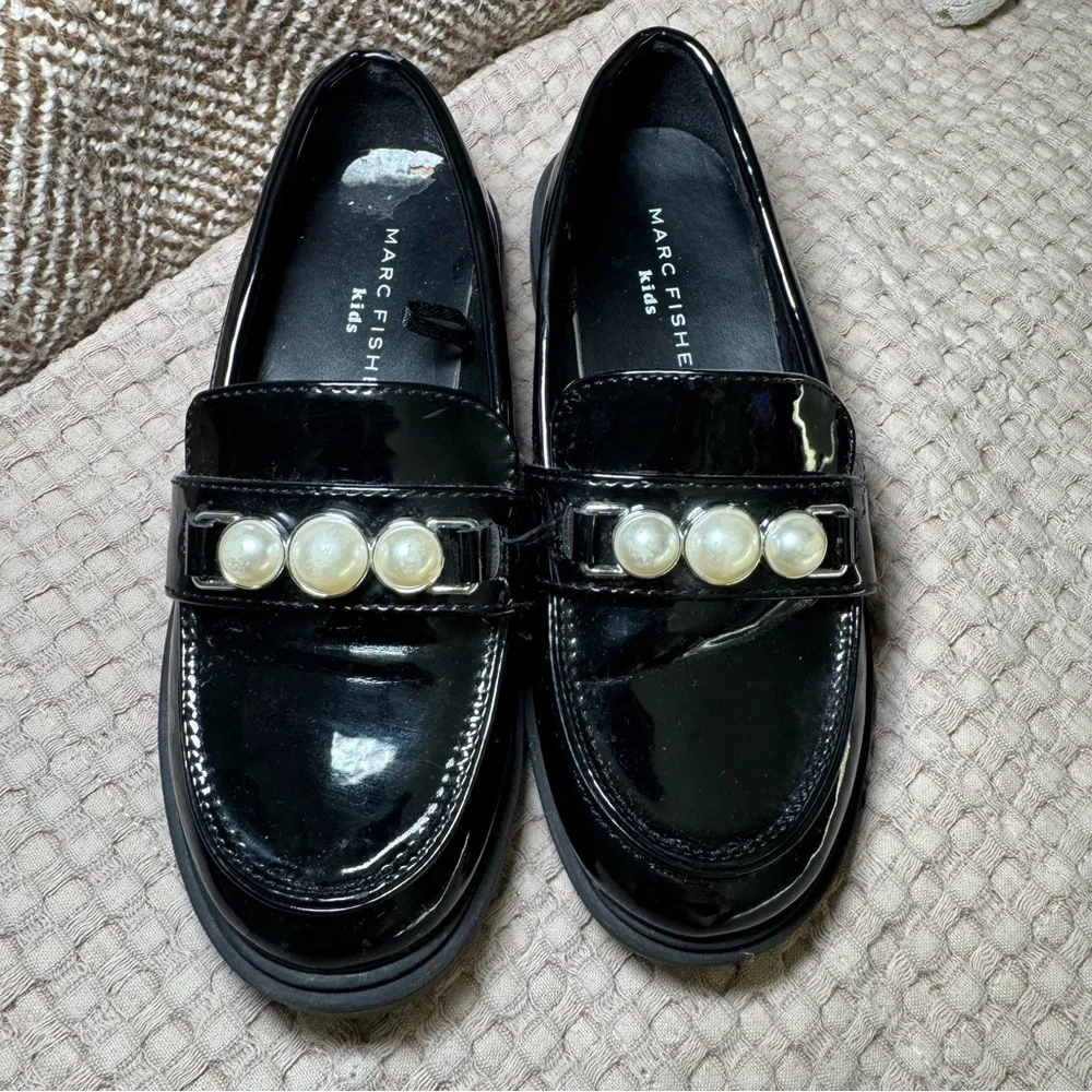 Marc Fisher Kids Black Patent Leather Pearl Loafer‎ Girls Size 12